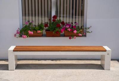 PS: Assise en bois épicéa, agrégat poli surface et côtés