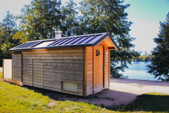 Toilette publique à lombricompostage - 7628348-911635457.jpg