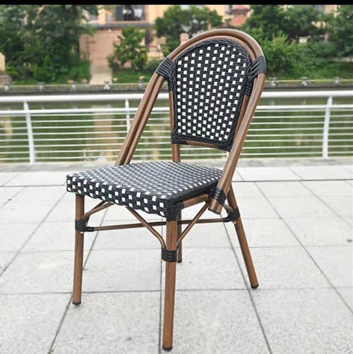 Chaise MONTMARTRE tressée noir et blanc pour terrasse - 77454453-461893618.jpg