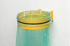 Support sacs poubelle mural - 7844398-337121781.jpg