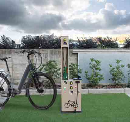 Colonne pour entretien vélos électriques  - 79773213-429858646.jpg