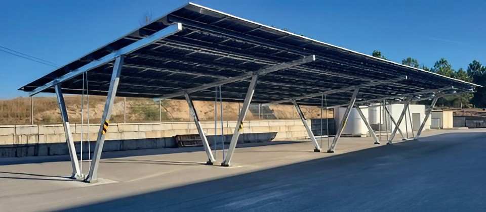 Abri de voiture à panneaux solaires sur mesure  - 84867349-492854147.jpg