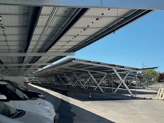 Abri de voiture à panneaux solaires sur mesure  - 84867349-528137942.jpg