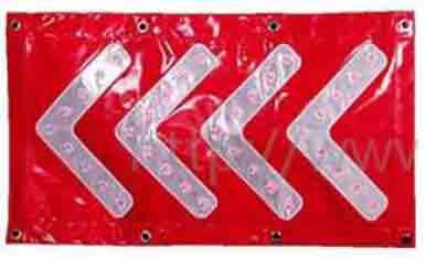 4 chevrons blanc/36 Leds rouges-Fond PVC rouge / Dim.: 84 x 45 cm	
