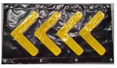 4 chevrons jaunes/36 Leds rouges-Fond PVC noir / Dim.: 84 x 45 cm