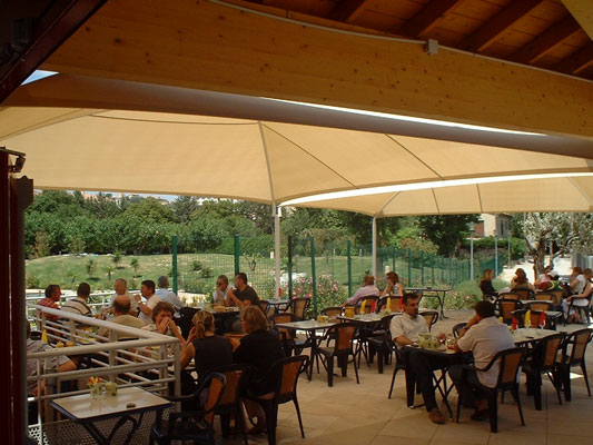 Abri terrasse de restaurant - 8716764-935584423.jpg