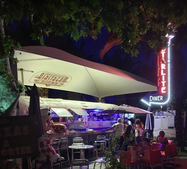 Abri camping-car sur mesure   - 88971266-436628689.jpg