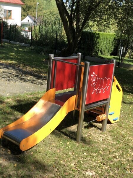 Aire de jeux extérieur pour tout petit avec toboggan - à partir de 2 ans  - 91487319-436878327.jpg