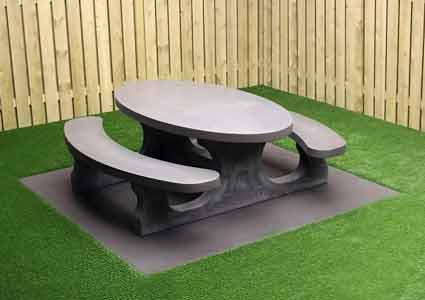 Table pique-nique ovale  en béton - 92337423-548989347.jpg
