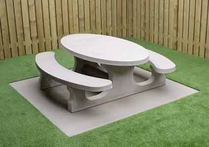 Table pique-nique ovale  en béton - 92337423-581521385.jpg