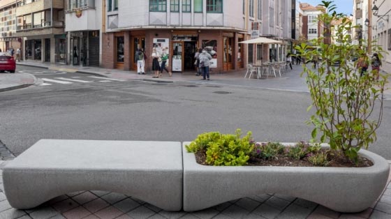 Banc-jardinière en béton - 9611180-536121842.jpg