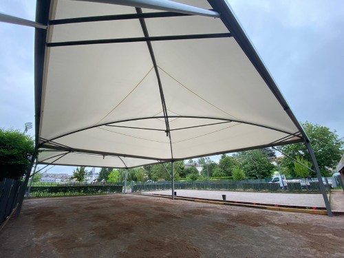 Abri terrain de sport sur mesure   - 97279314-484211644.jpg