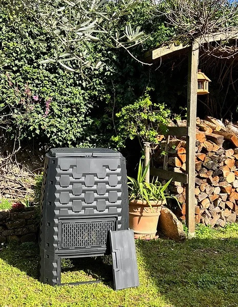Composteur de jardin en plastique 100% recyclé - 97432717-545671559.jpg
