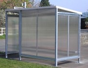 Abri bus metallique à toit pente arrière