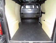 Aménagement Renault Master Meubles en bois vernis