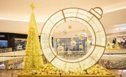 Grande décoration lumineuse boule de noël - Dimensions : 235 x 200 x 30 cm 