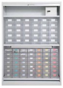 Armoire à médicaments avec rideau