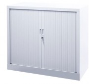 Armoire basse avec portes coulissantes à rideaux