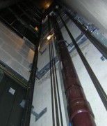 Ascenseur hydraulique - Charge 1000 kg - Capacité 13 personnes - Adapté PMR