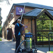 Aspirateur de gouttières 