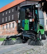 Balayeuse désherbeuse de voirie