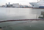 Barrage flottant anti-pollution 