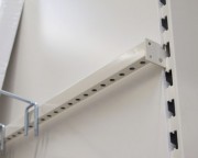 Barre de charge lisse ou perforée pour gondole