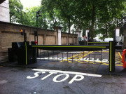 Barrière levante automatique anti véhicule bélier