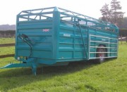 Bétaillère à essieu relevable