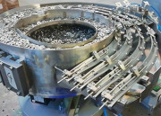 Bols vibrants, trémie et rails linéaires