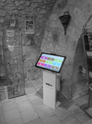 Borne tactile d'intérieur - Ecran de 22" à 55" - Orientation paysage ou portrait