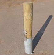 Borne de ville amovible en bois