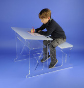 Bureau d'écolier en Plexiglas plateau dépoli satiné