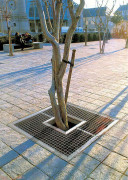 Caillebotis pour mobilier urbain