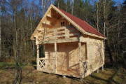 Chalet en bois avec balcon