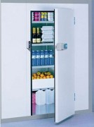 Chambre froide négative avec soupapes de décompression