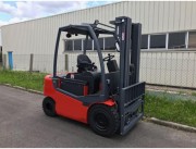 Chariot de manutention 2500 Kg