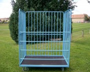 Chariot de manutention à ridelles