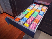 Colonne à tiroirs pour pharmacie - Fermeture automatique - Dim. P1100 x H2200 mm