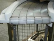 Convoyeur à tapis métallique ajouré