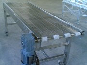 Convoyeur droit à tapis métallique