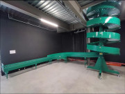 Convoyeur gravitaire hélicoïdal à rouleaux sur mesure