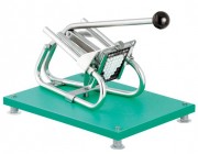 Coupe frites en inox sur planche
