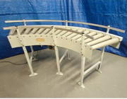 Courbe à rouleaux coniques motorisés