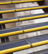 Couvre-marches antidérapant à grains rugueux