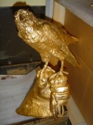 Dorure sur statue d'animal - Dorure sur la statue d'un faucon