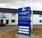 Totem signalétique d'extérieur à 3 faces - Dim. L1000 x H3000 mm ou sur mesure