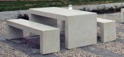 Ensemble table et bancs en béton armé