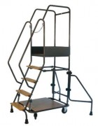 Escabeau mobile à marches en bois ou aluminium