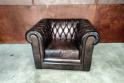 Fauteuil Chesterfield en cuir capitonné - Profondeur assise 55 cm